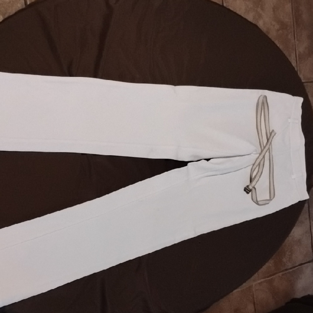 HUE Cream Pants with Belt